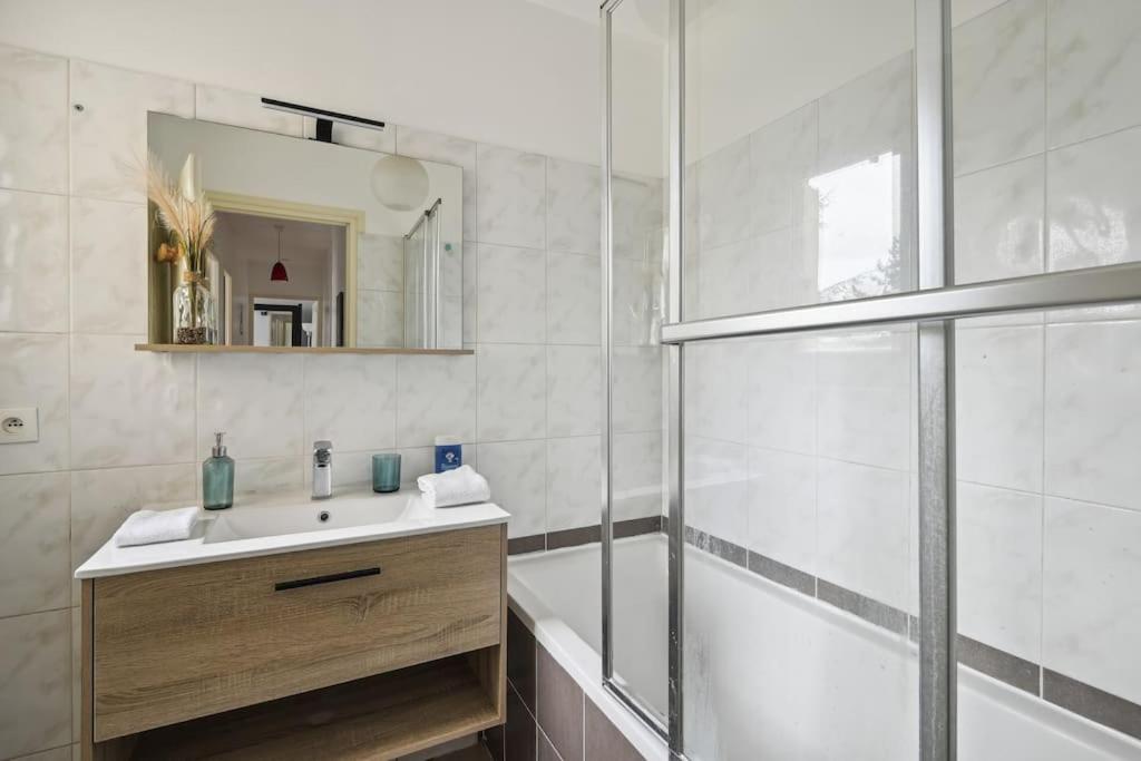 "Joie De Vivre" - Parisian Spacious & Charming Flat อานีแย-ซูร์-แซน ภายนอก รูปภาพ